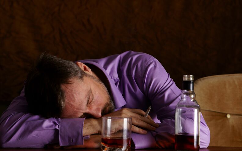 Un alcoolique qui boit de façon excessive ne pourra pas vaincre sa dépendance tout seul. 